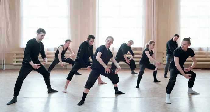 Cours de danse contemporaine adulte Cours de danse contemporaine adulte